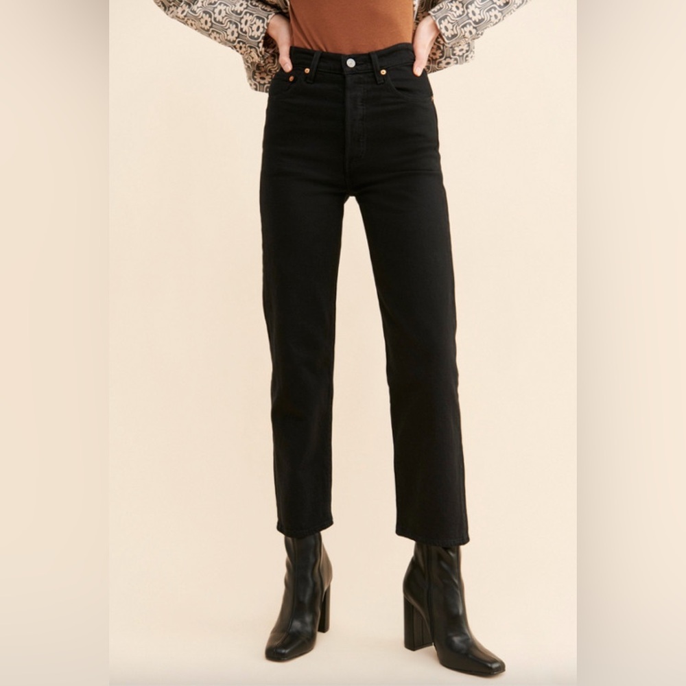 Levi’s Ribcage Ankle Straight Jeans in Black